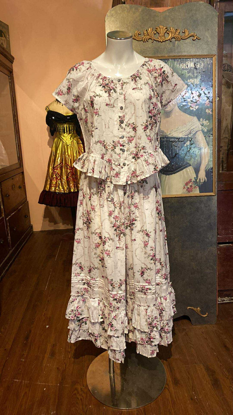 Paper Lace: Rosebuds and Ruffle Blouse